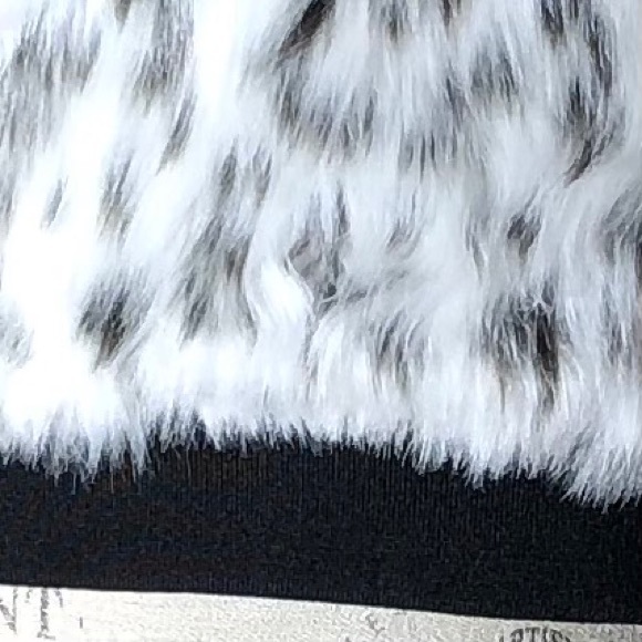 NWOT Say What? White & Black Faux Fur Jacket Sz M - Picture 4 of 12